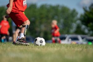 サッカーにおけるACL断裂を予防するためのドリブルと切り返しの技術とは？