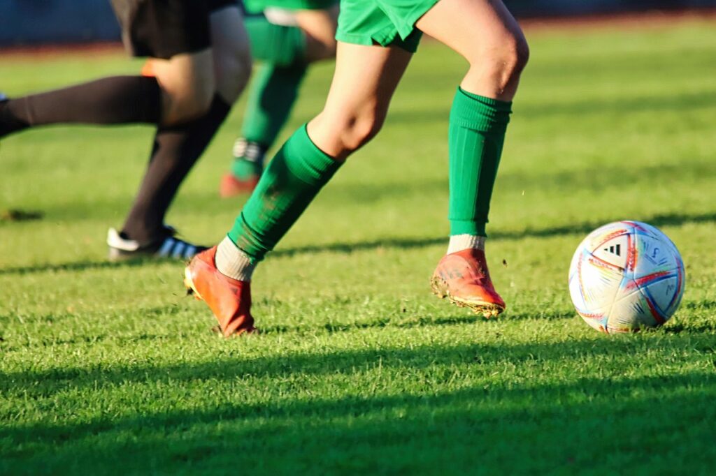 サッカーの試合前に行うウォームアップでACL断裂を予防する方法は？