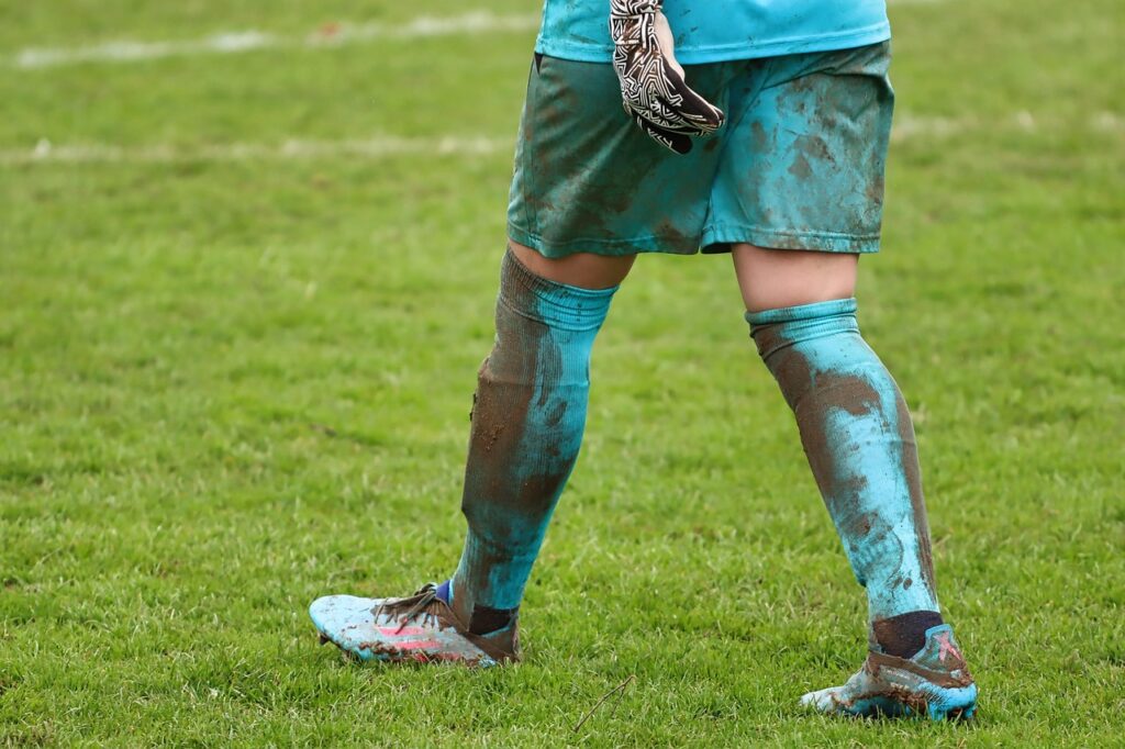 サッカーでACL断裂を予防するためのブレースはいつ使うべき？