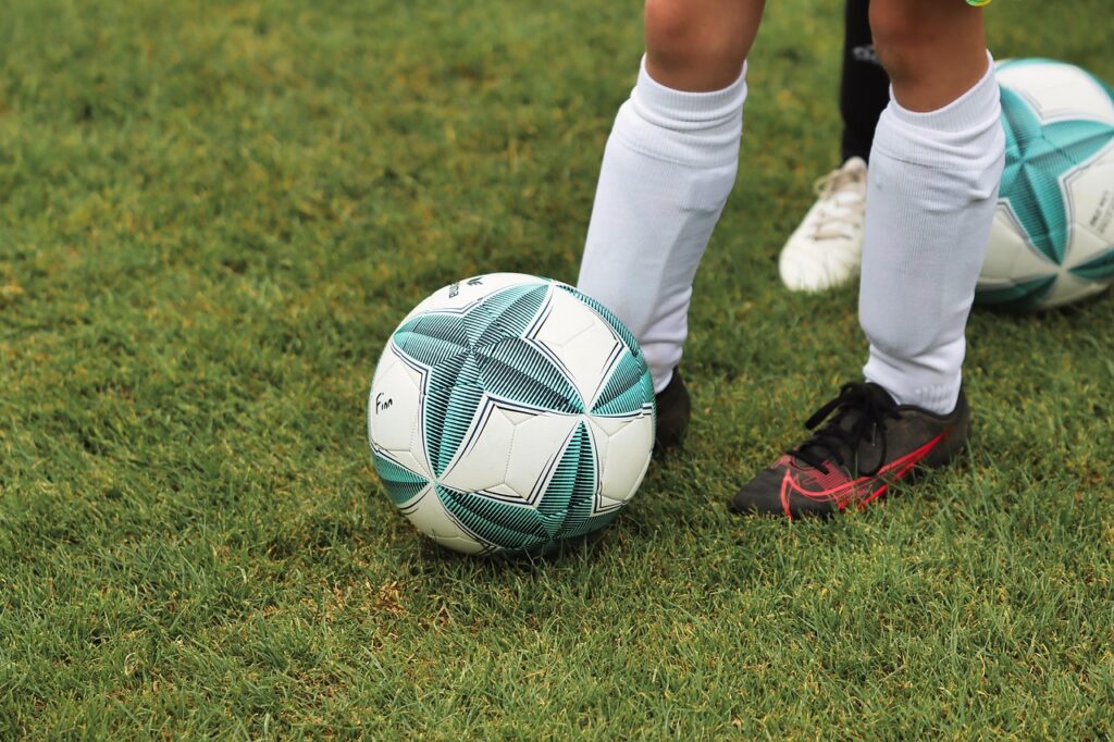 サッカーのACL断裂予防に役立つ受傷後の仕事や学校での注意点は？